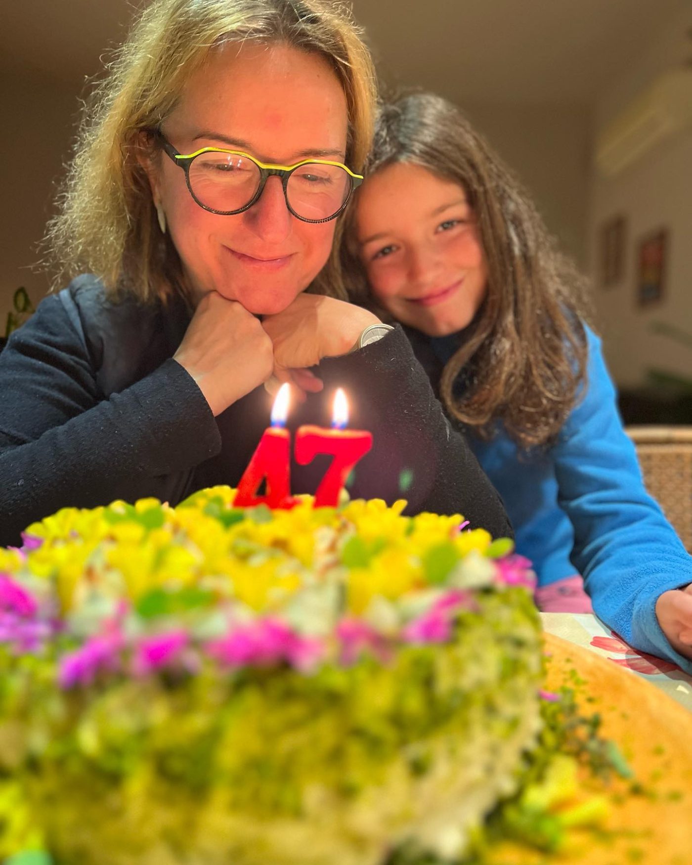 Ja en tinc 47 i el meu desitg, més que mai … és que tinguem salut i flors per continuar florint amb alegria i felicitat ………………………………………………...