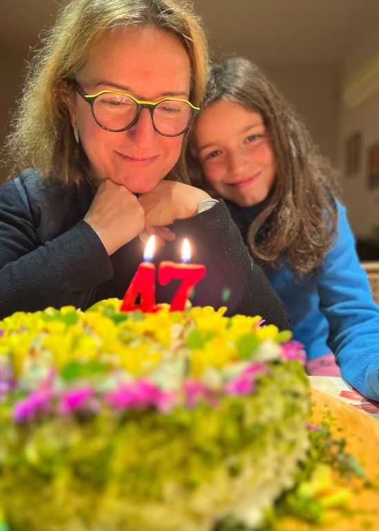 Ja en tinc 47  i el meu desitg, més que mai … és que tinguem salut i flors per continuar florint amb alegria i felicitat  ………………………………………………...