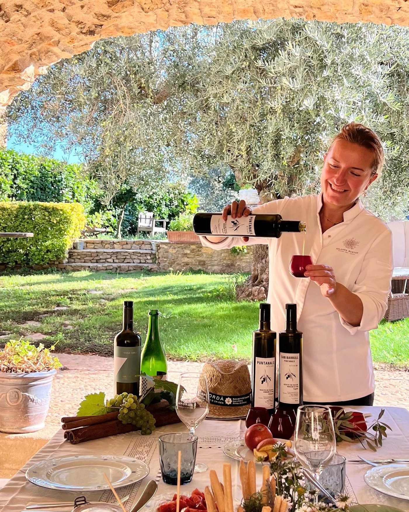 Oli d’oliva verge extra
varietat #Arbosana cultivada al Baix Empordà
Oove provinent de l’olivar d’arbosana que @canbarrull te en els camps...
